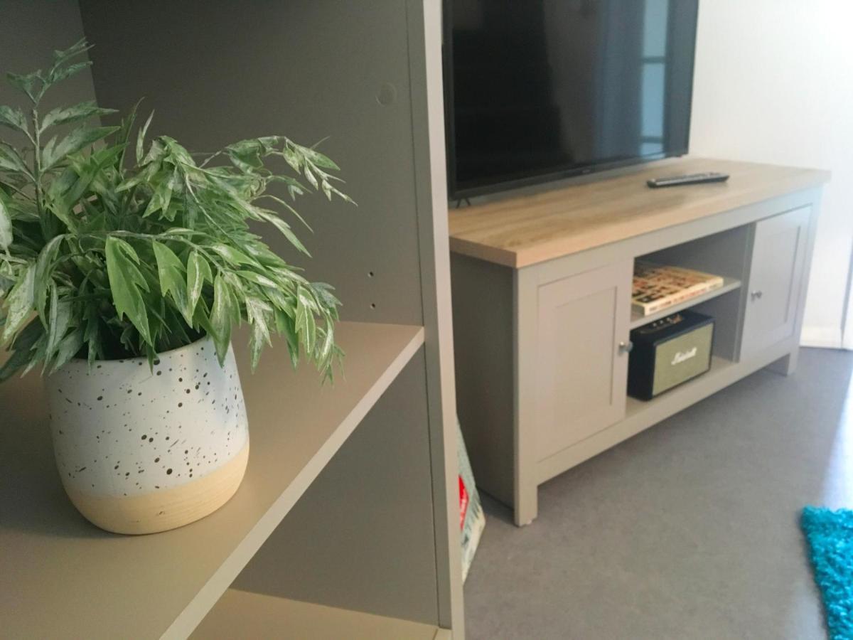 2 Bedroom Private House Near Bedford Town And Train Station Exteriör bild