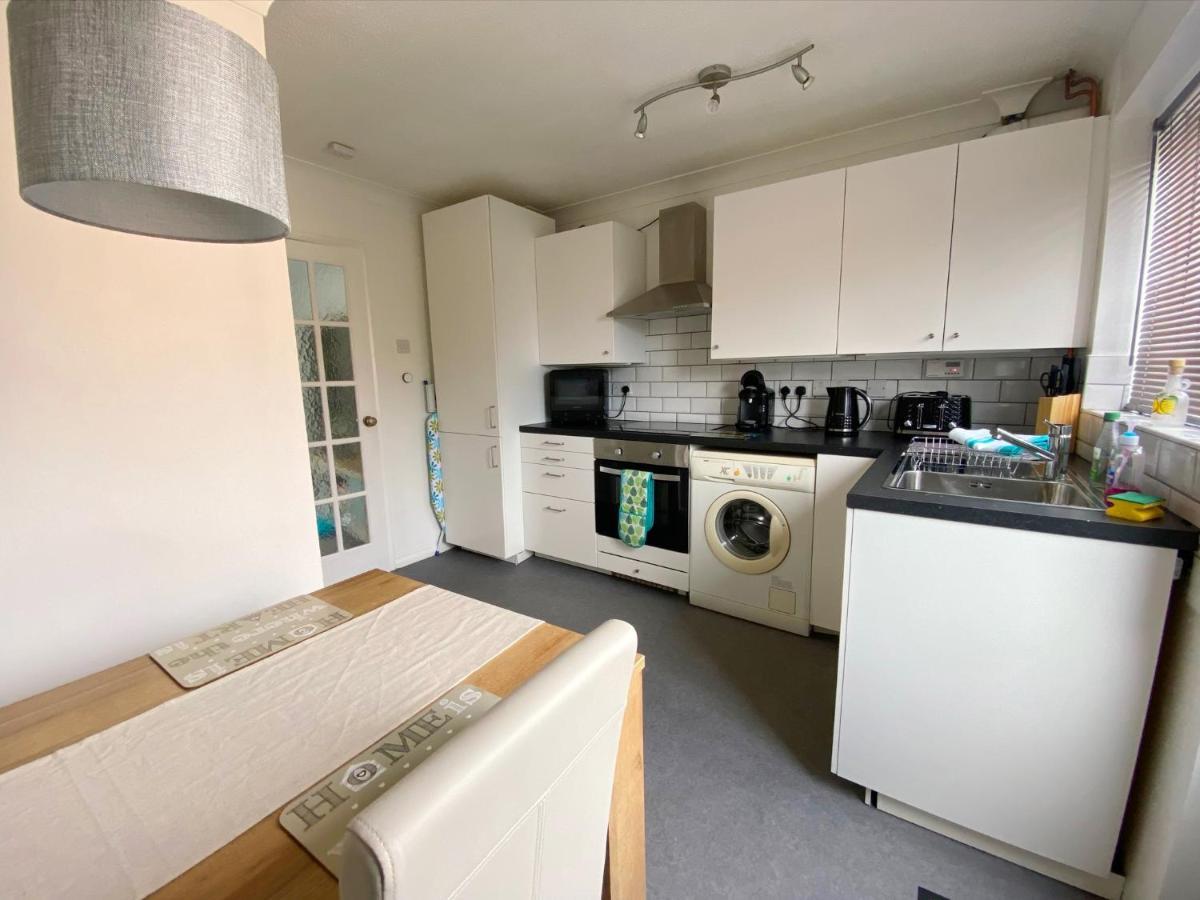 2 Bedroom Private House Near Bedford Town And Train Station Exteriör bild