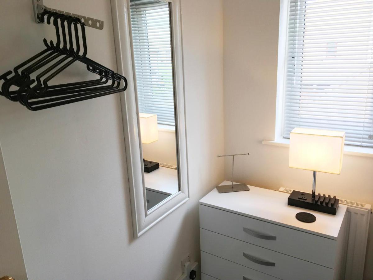 2 Bedroom Private House Near Bedford Town And Train Station Exteriör bild