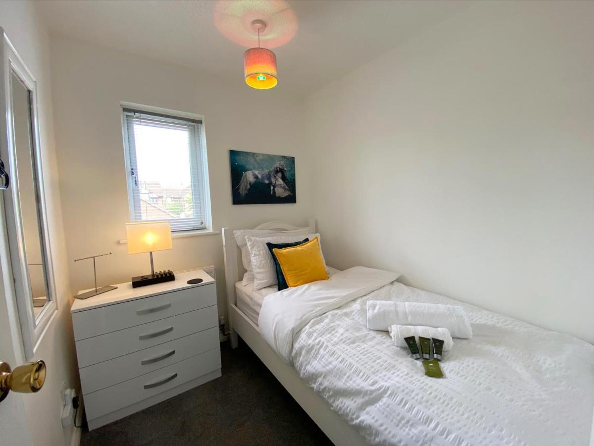 2 Bedroom Private House Near Bedford Town And Train Station Exteriör bild