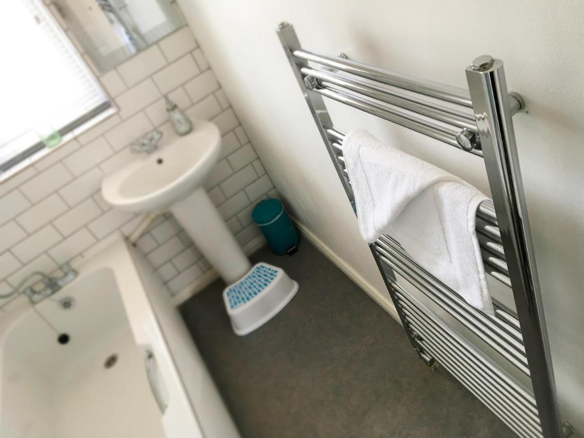 2 Bedroom Private House Near Bedford Town And Train Station Exteriör bild