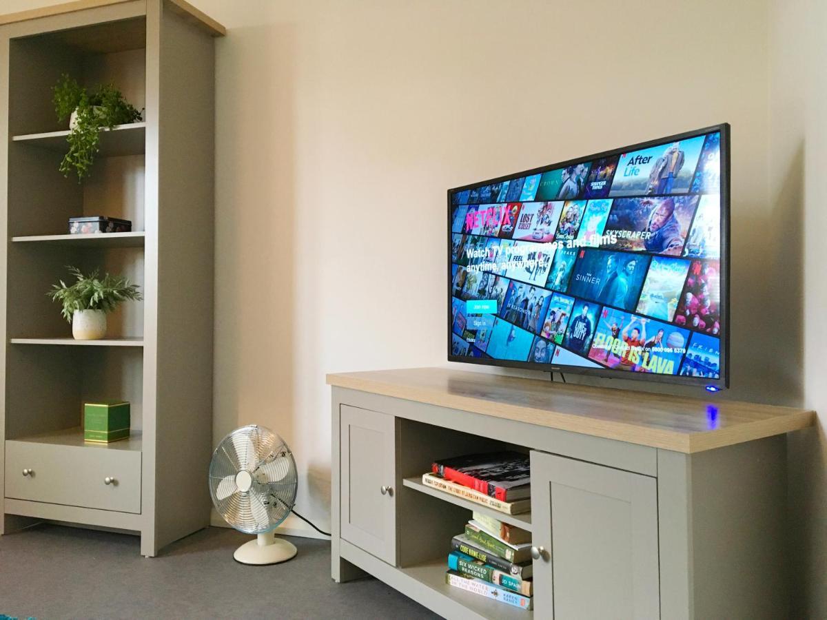 2 Bedroom Private House Near Bedford Town And Train Station Exteriör bild